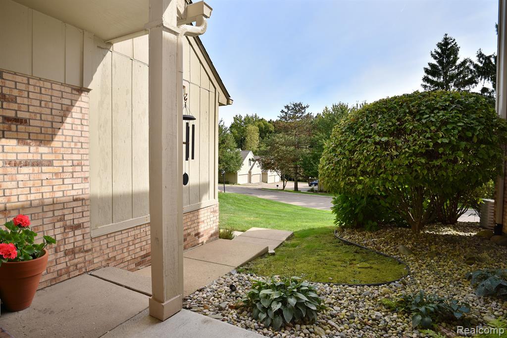 29439 LAUREL Drive, Farmington Hills, MI 48331 — Photo 3