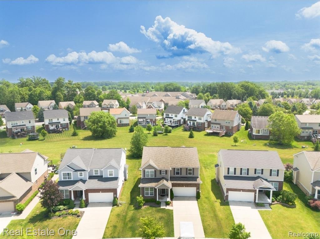 28406 OAKMONTE Circle E, New Hudson, MI 48165 — Photo 38