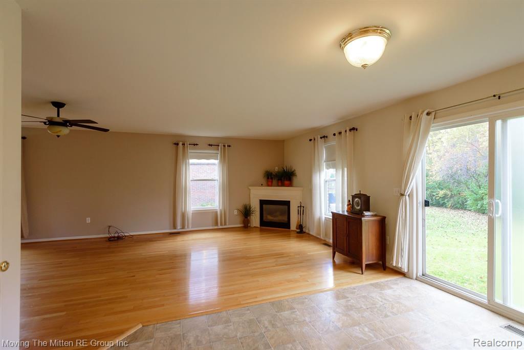 42990 N CUMBERLAND Drive, Van Buren, MI 48111 — Photo 13