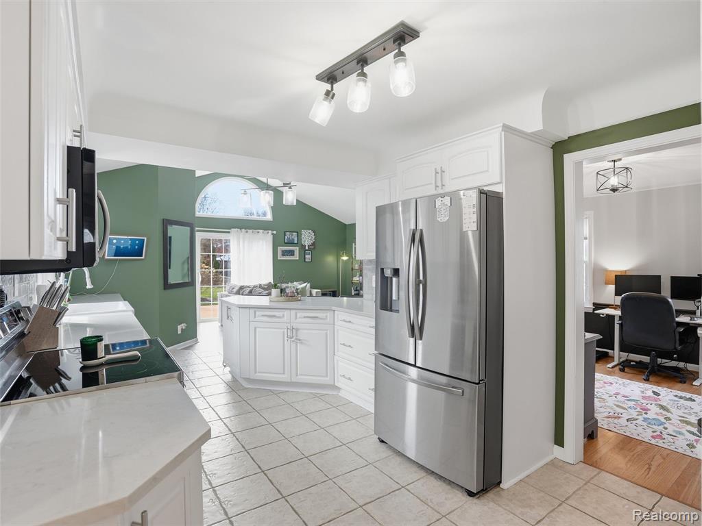 2073 Lochmoor Boulevard, Grosse Pointe Woods, MI 48236 — Photo 11