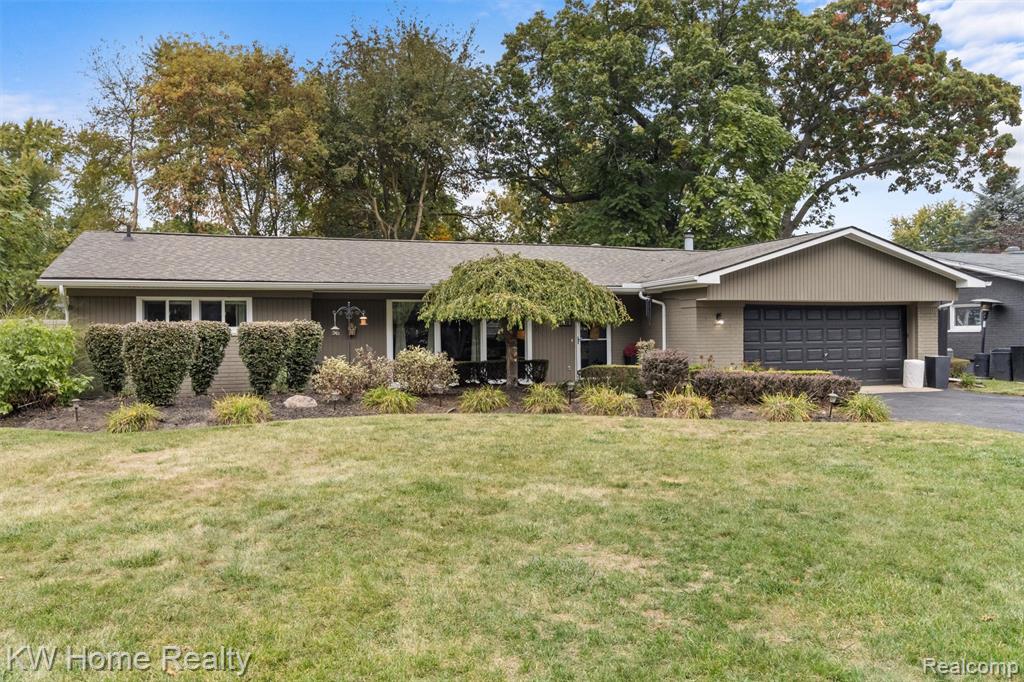 8648 Golfside Drive, Commerce Twp, MI 48382 — Photo 34