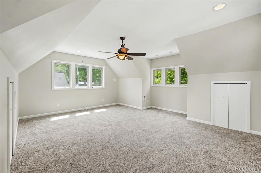 8390 Peninsular Drive, Fenton, MI 48430 — Photo 18
