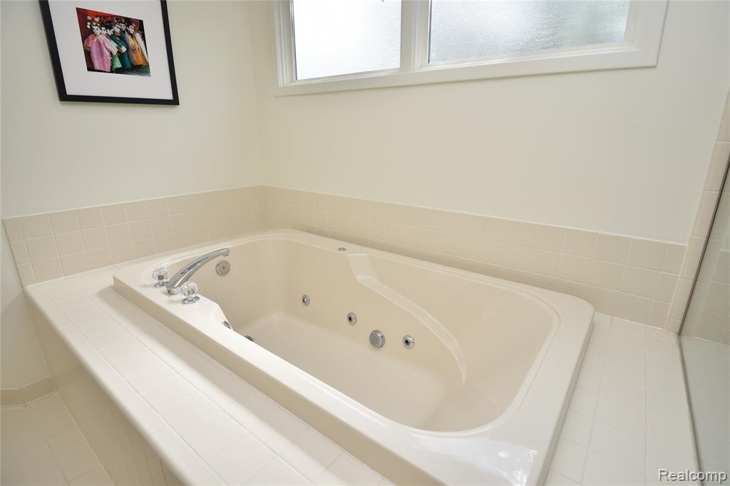 6536 Pleasant Lake Court, West Bloomfield, MI — Photo 26