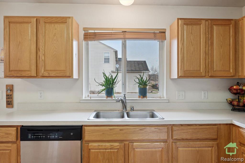 9799 Ravenshire Drive, Ypsilanti, MI 48198 — Photo 24