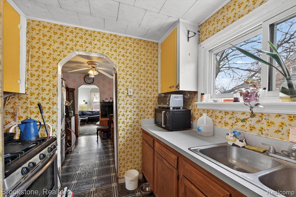 6027 Peck Avenue, Warren, MI 48092 — Photo 13