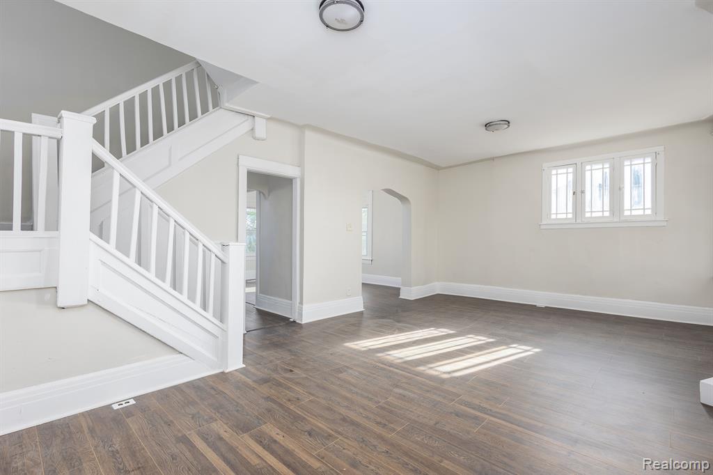 574 MELBOURNE Street, Detroit, MI 48202 — Photo 3