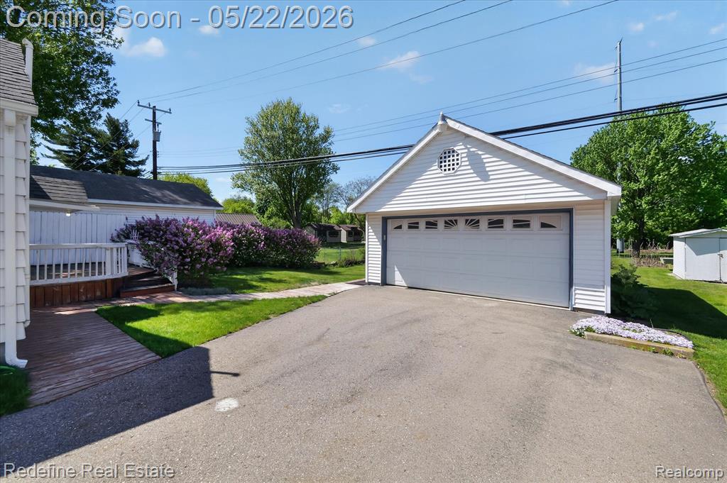 3207 Waukegan Street, Auburn Hills, MI 48326 — Photo 22
