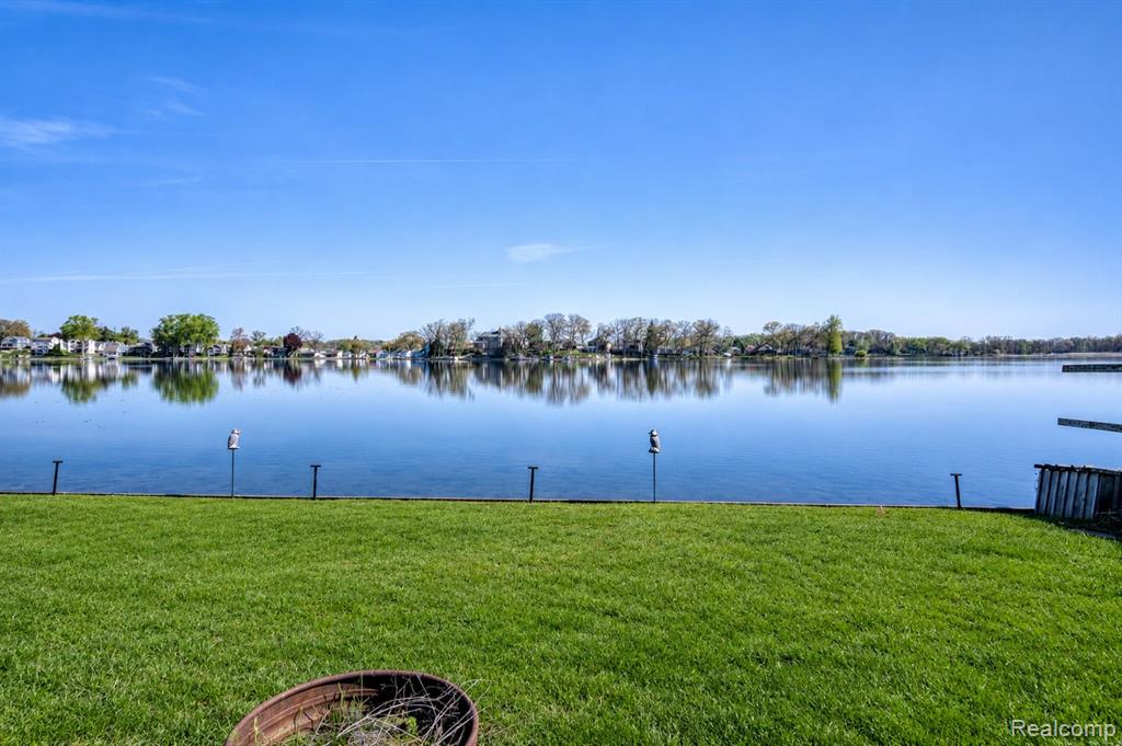 10094 Elizabeth Lake Road, White Lake, MI — Photo 32