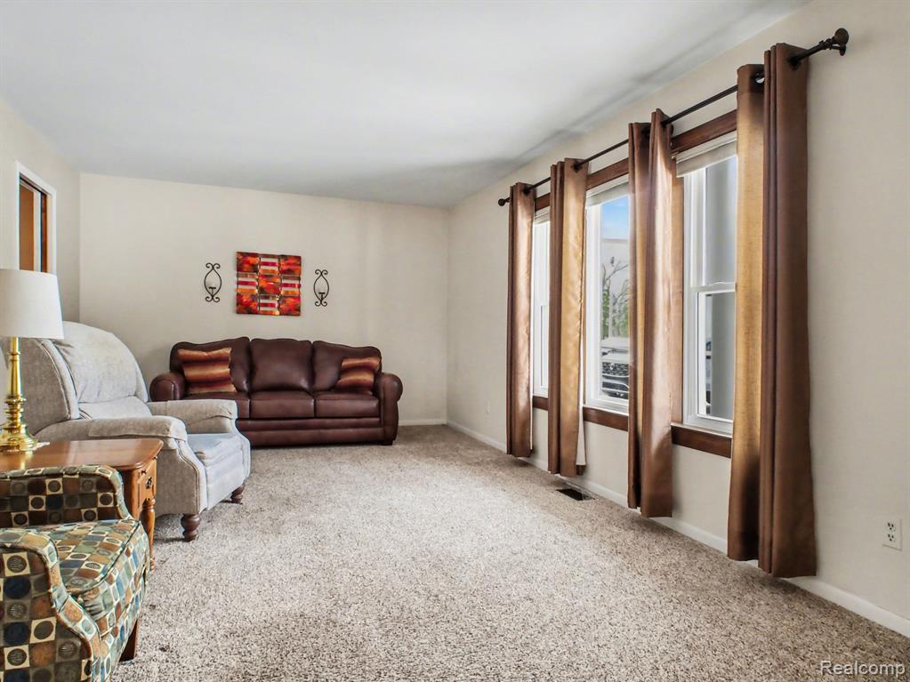 3230 Woodvalley Drive, Flushing, MI 48433 — Photo 7