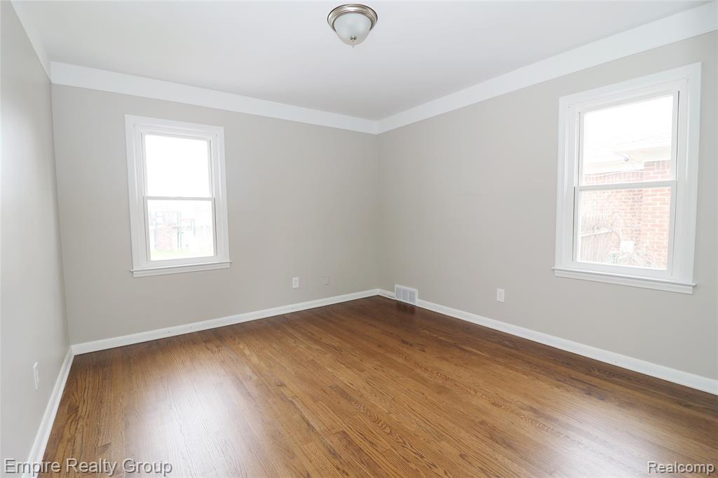 5743 N Highland Street, Dearborn Heights, MI 48127 — Photo 13