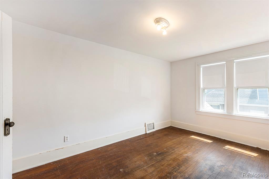8238 Clinton River Road, Sterling Heights, MI 48314 — Photo 20