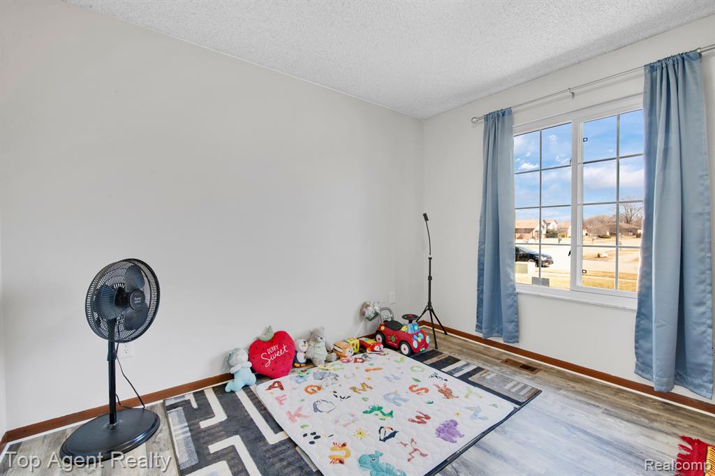 42185 KINGSLEY Drive, Clinton Twp, MI 48038 — Photo 15