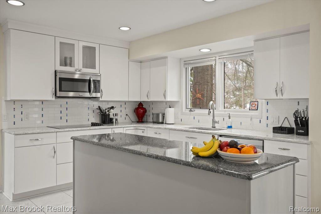 6362 CHARLES Drive, West Bloomfield, MI — Photo 16