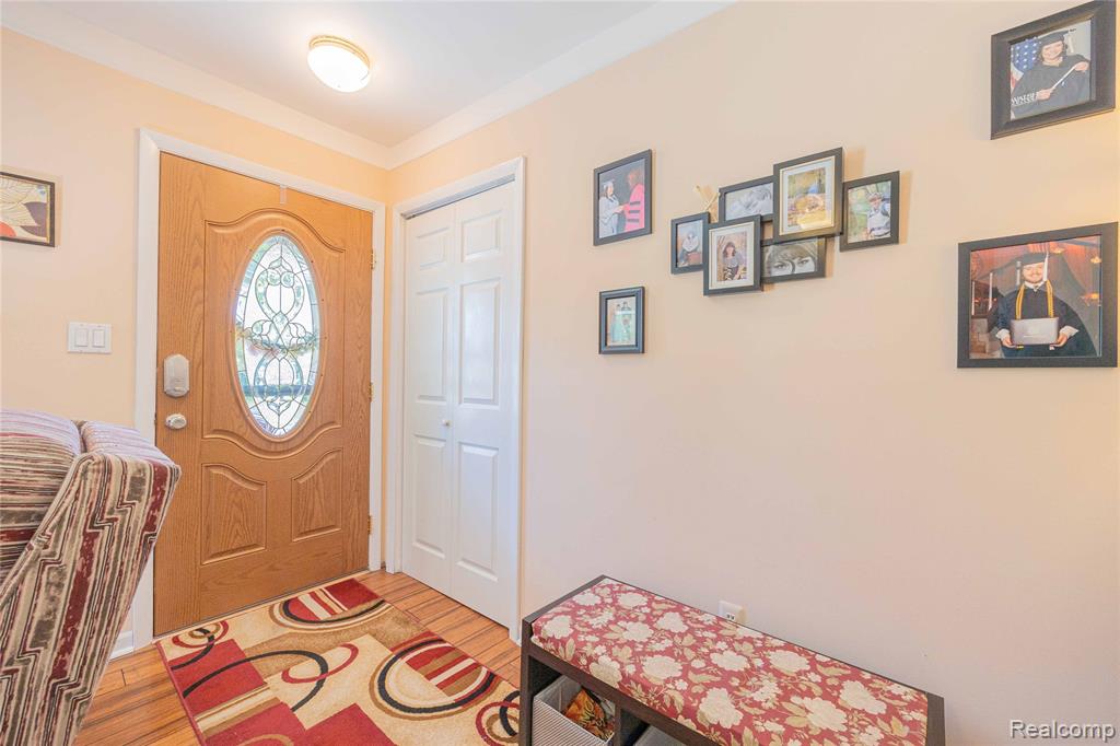 25298 Castlewood Drive, Woodhaven, MI 48183 — Photo 4