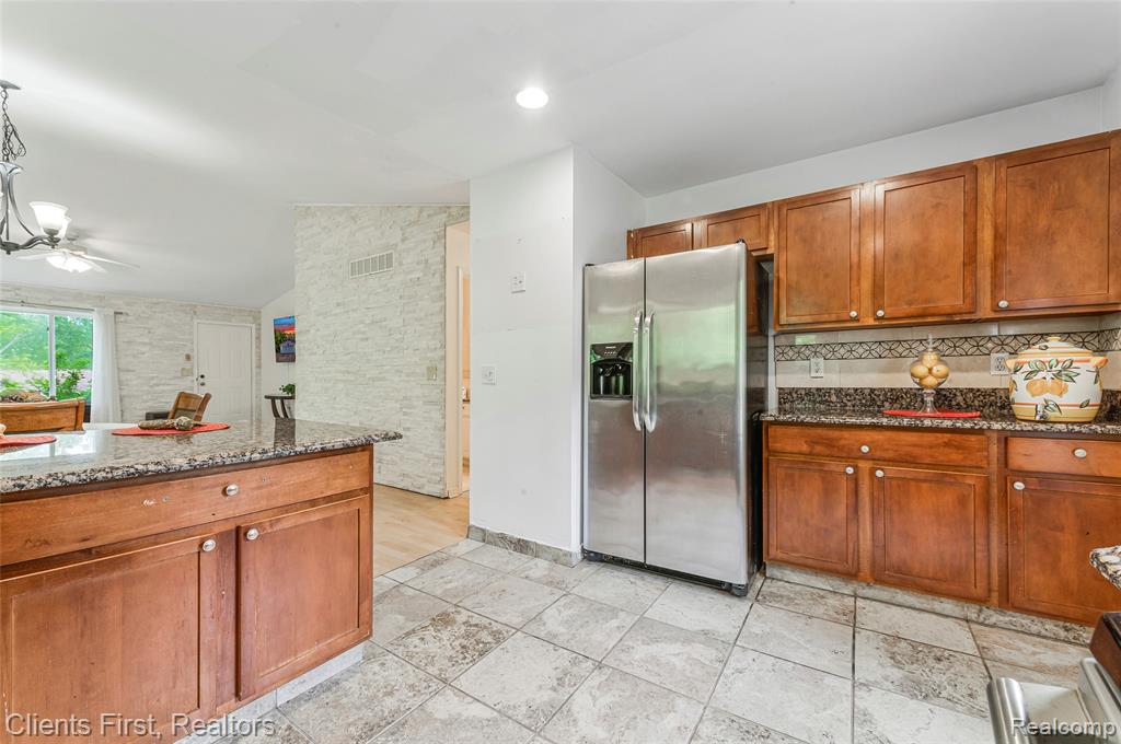 4840 Gilbo Avenue, Waterford, MI 48328 — Photo 16