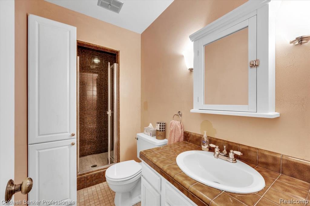 8873 Nepahwin Drive, Clarkston, MI 48348 — Photo 17