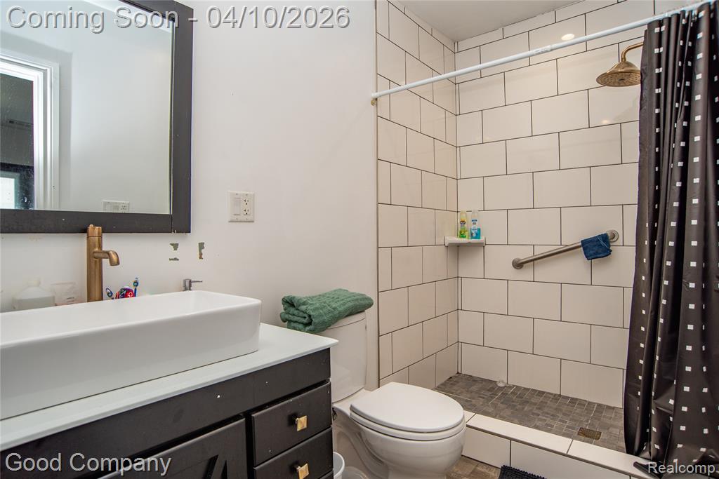 30 Lawrence Street, Detroit, MI 48202 — Photo 24
