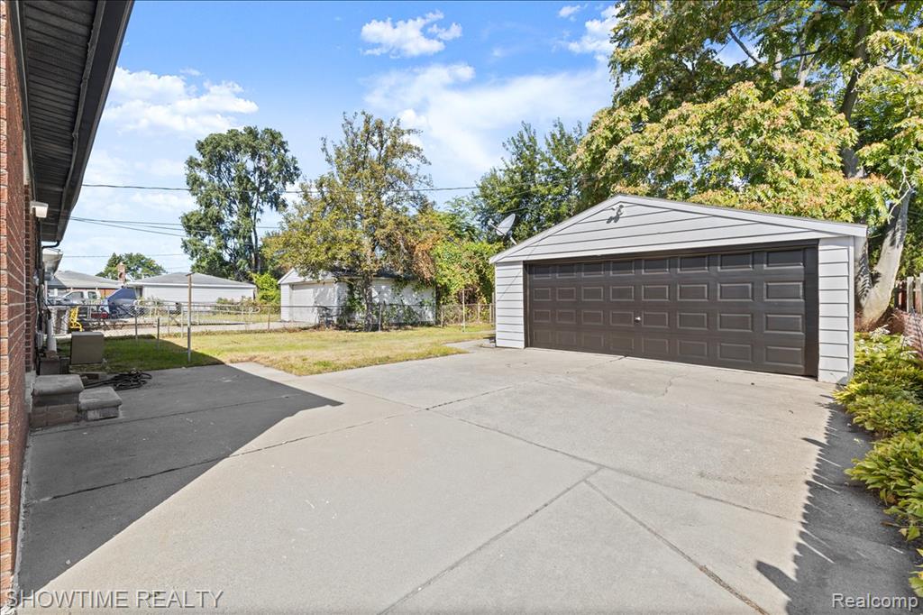 10358 Cloverdale Avenue, Ferndale, MI 48220 — Photo 33