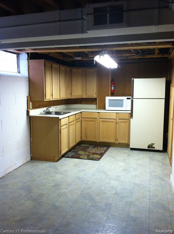 9555 Arcola Street, Livonia, MI 48150 — Photo 13