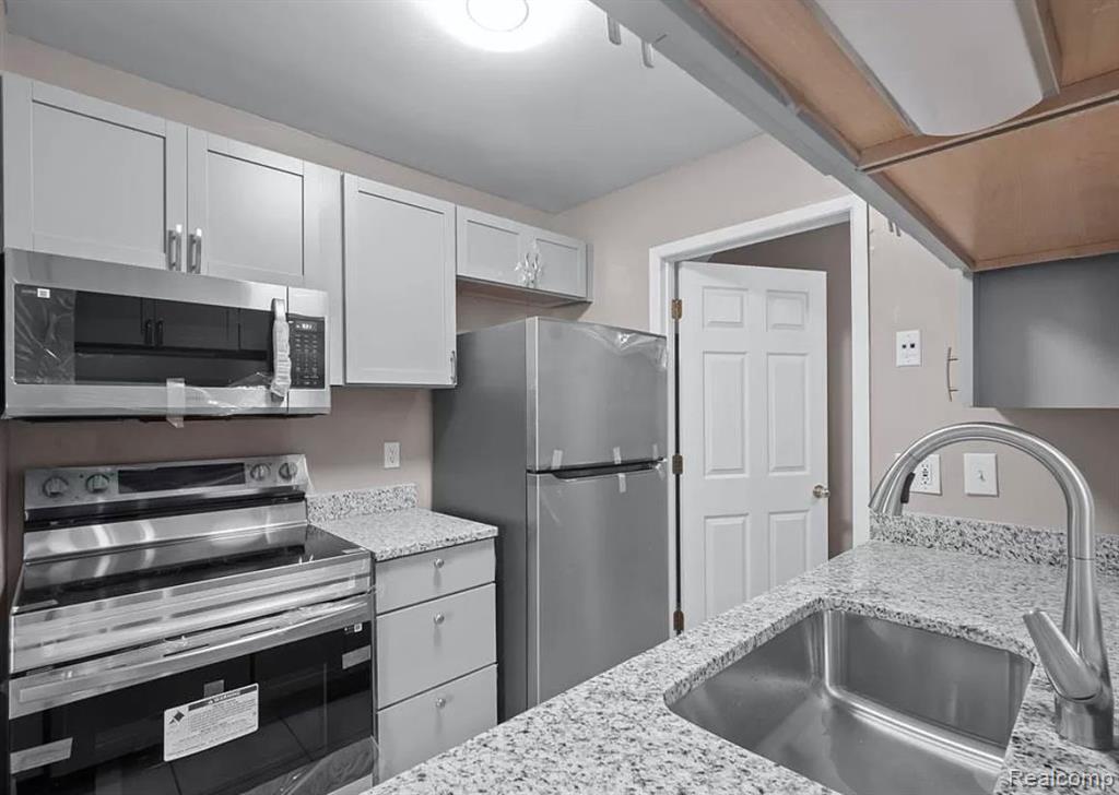 22039 ATLANTIC POINTE, Farmington Hills, MI 48336 — Photo 5