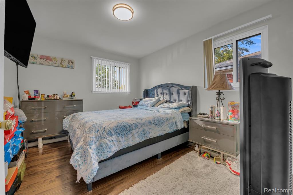 24880 Warrington Avenue, Eastpointe, MI 48021 — Photo 11