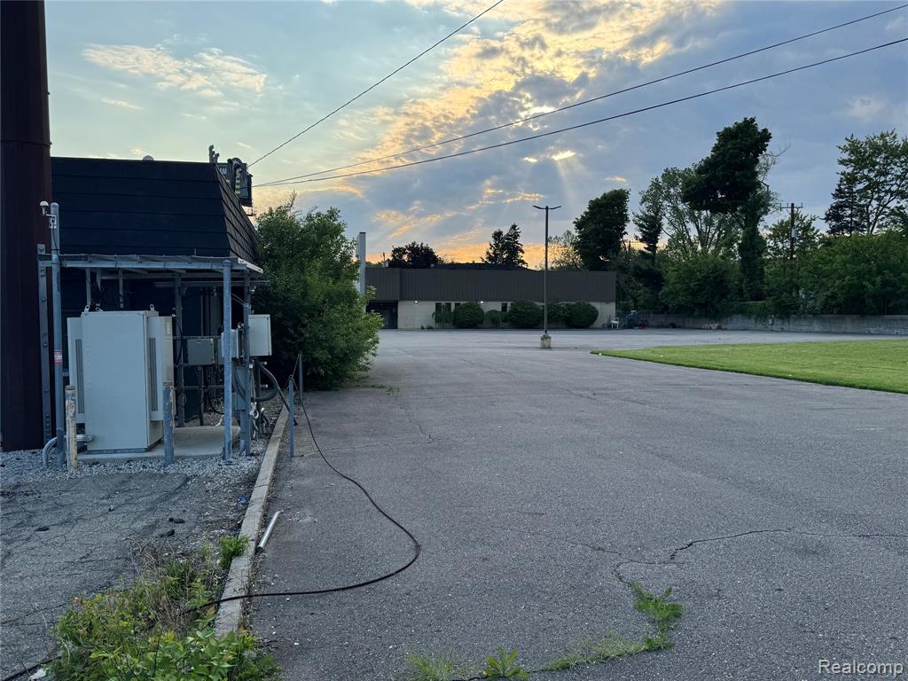 22400 SCHOOLCRAFT, Detroit, MI 48223 — Photo 11