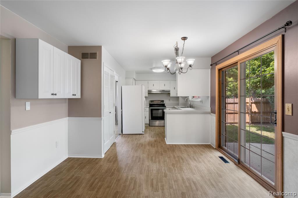 44114 Somerset Square, Canton, MI 48187 — Photo 16