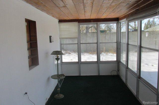 52 CAMLEY Drive, Waterford, MI 48328 — Photo 11