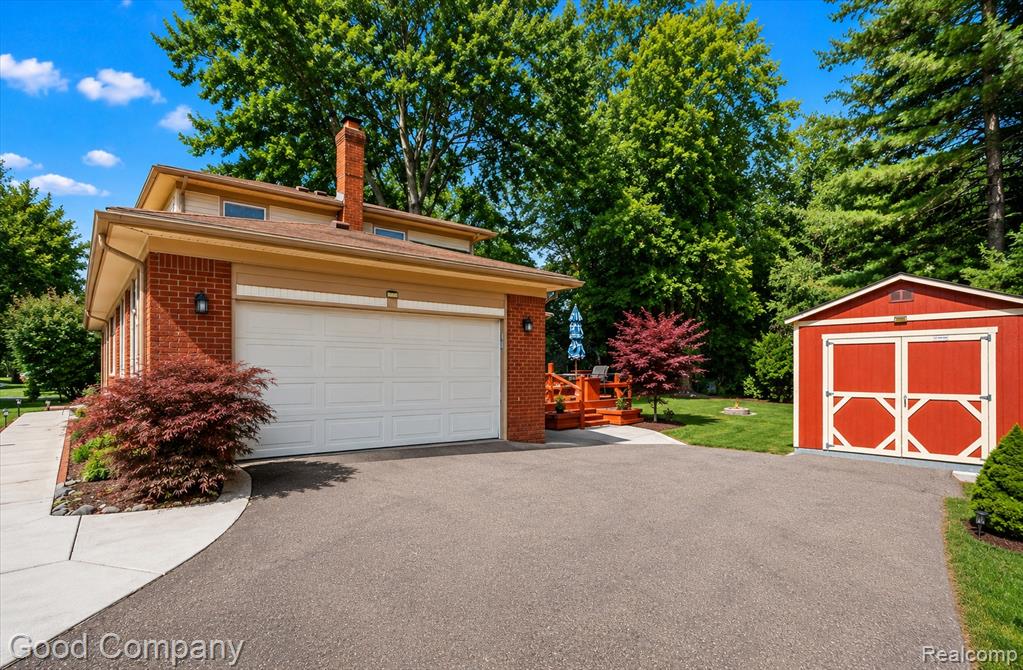 833 Cobblestone Drive, Rochester Hills, MI 48309 — Photo 25