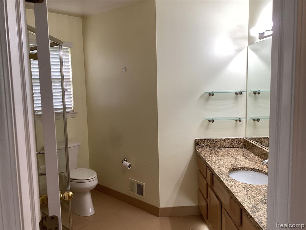 38547 Darbyshire, Farmington Hills, MI 48331 — Photo 14