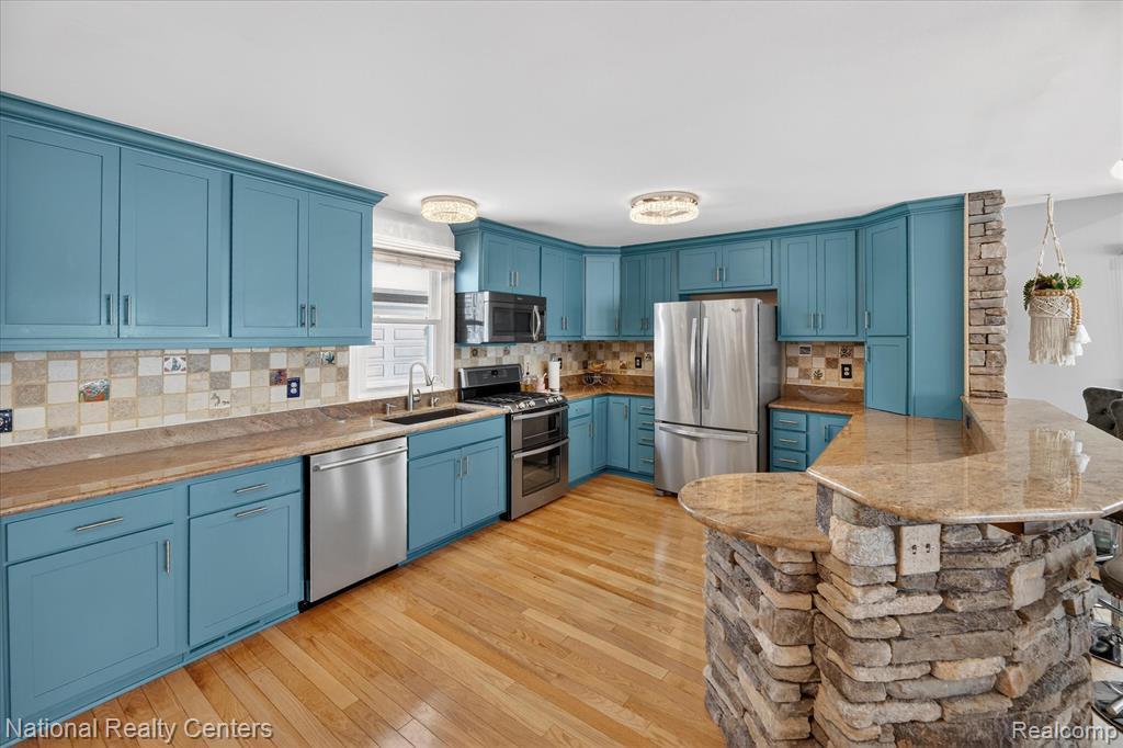560 Black Oaks Trail, Howell, MI 48843 — Photo 11