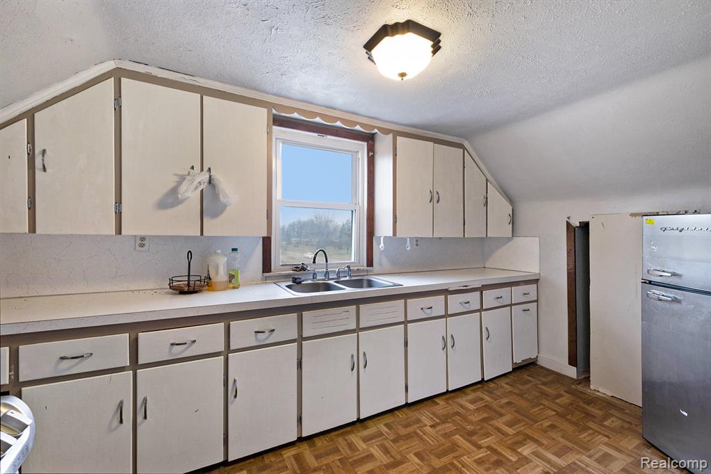 4138 Lapeer Road, Burton, MI 48509 — Photo 14