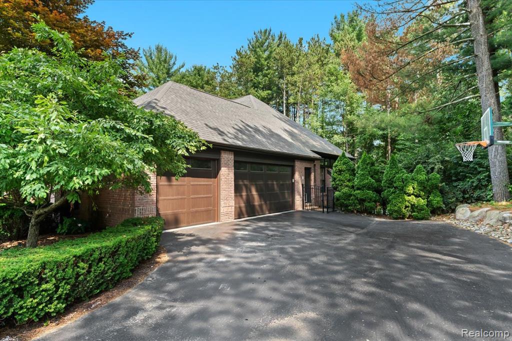5523 Hidden Pines Drive, Brighton, MI 48116 — Photo 49