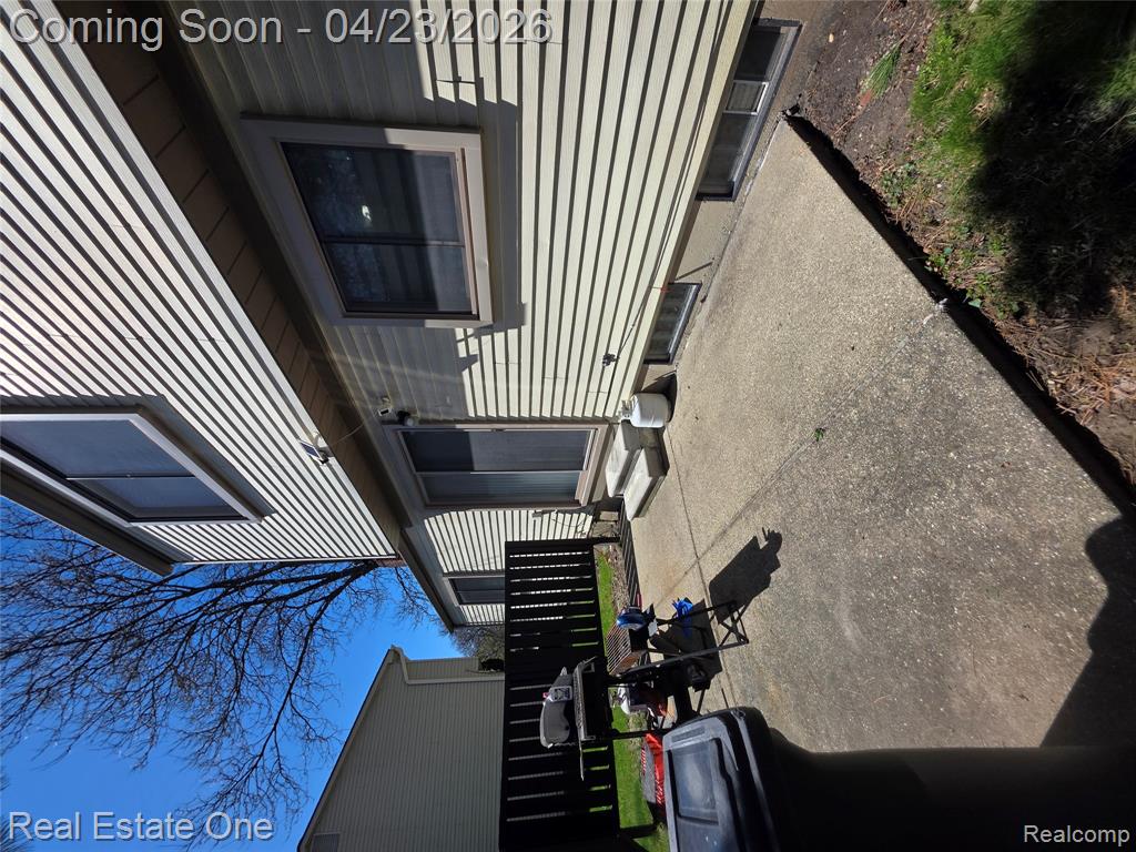 2898 Roundtree Drive, Troy, MI 48083 — Photo 4