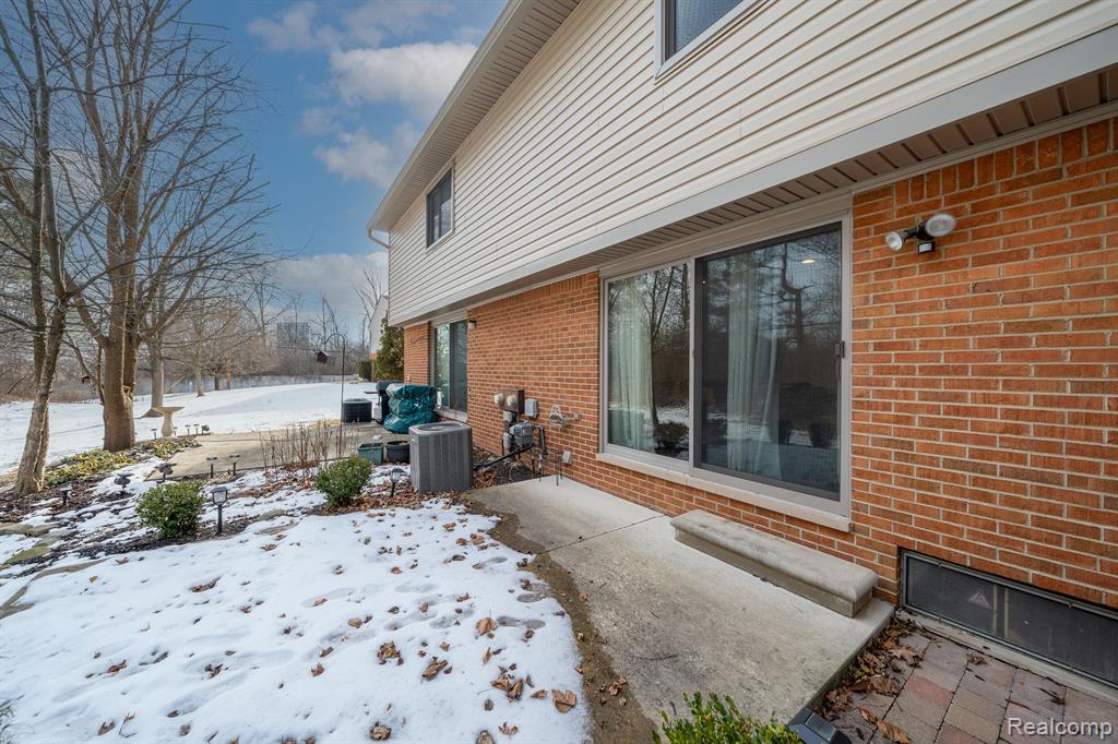 3630 OLD CREEK Road, Troy, MI 48084 — Photo 22