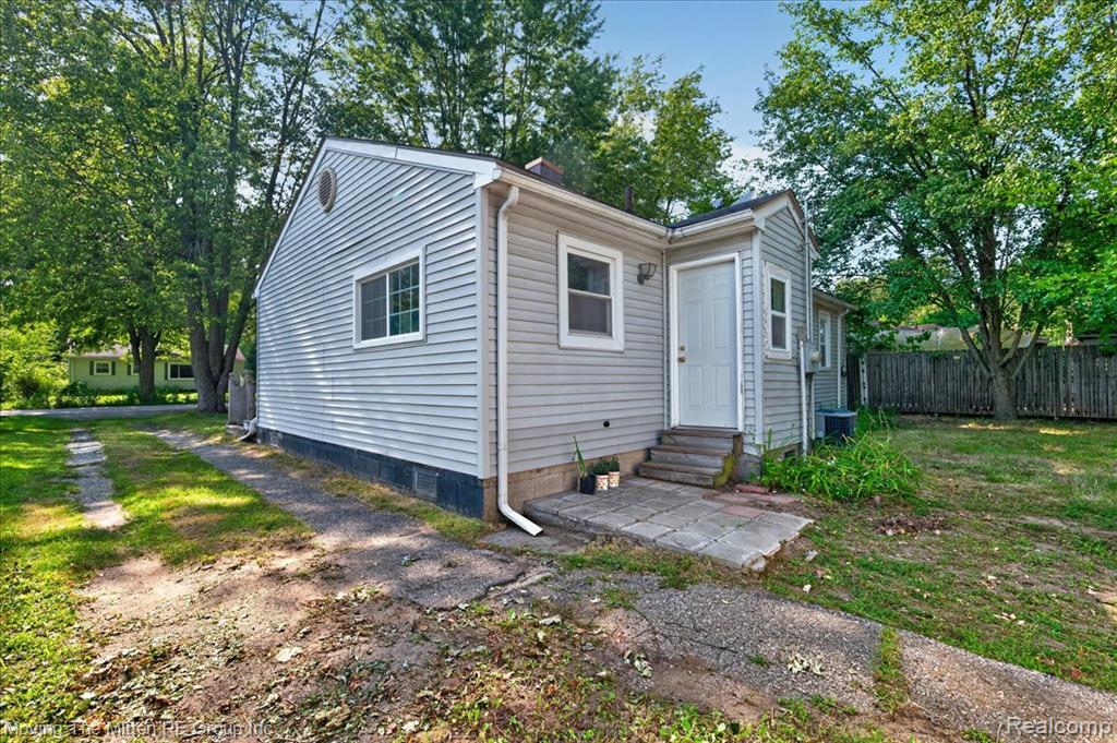 21847 Fenster Street, Belleville, MI 48111 — Photo 31