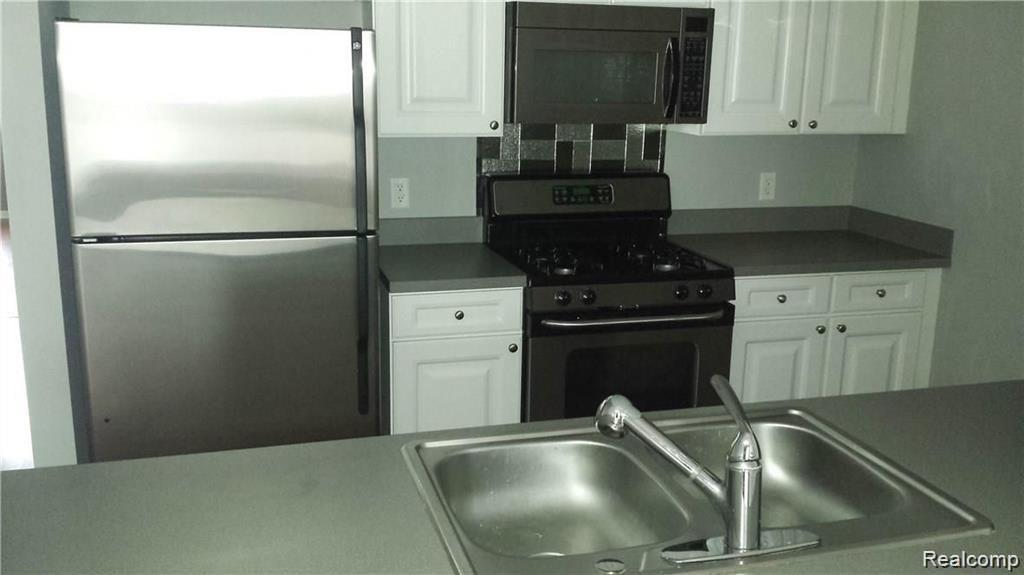 2088 ARCADIA Drive, Canton, MI 48188 — Photo 4