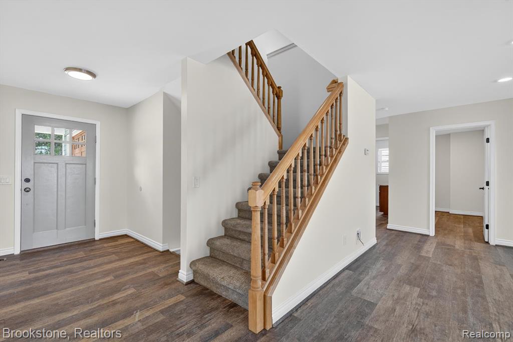 3695 Lotus Drive, Waterford, MI 48329 — Photo 5