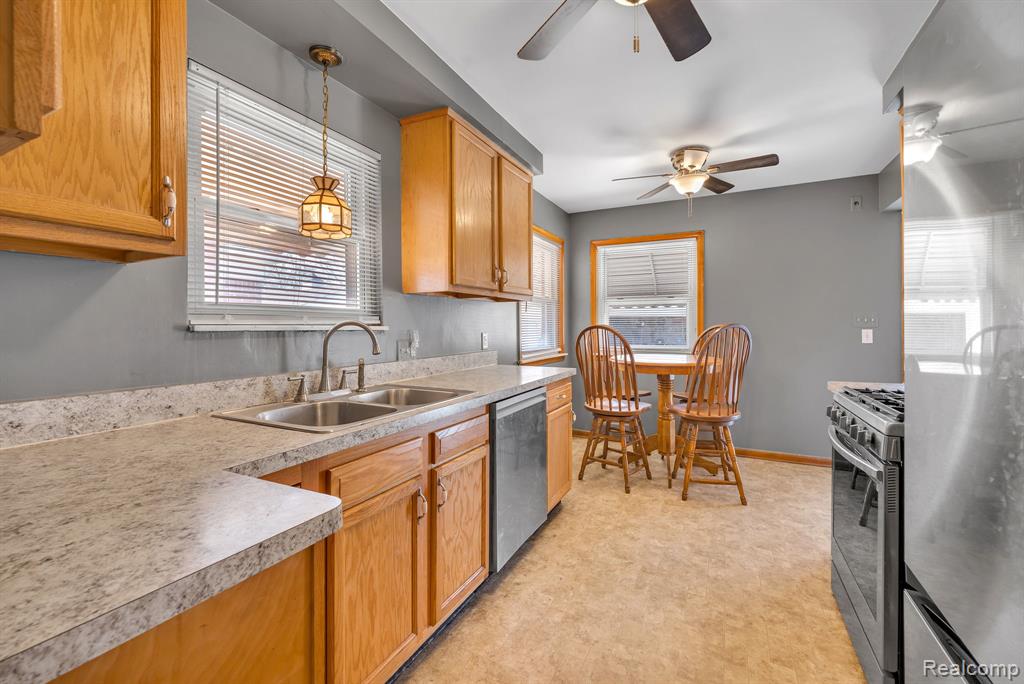 8701 Glengary Street, Dearborn Heights, MI 48127 — Photo 9