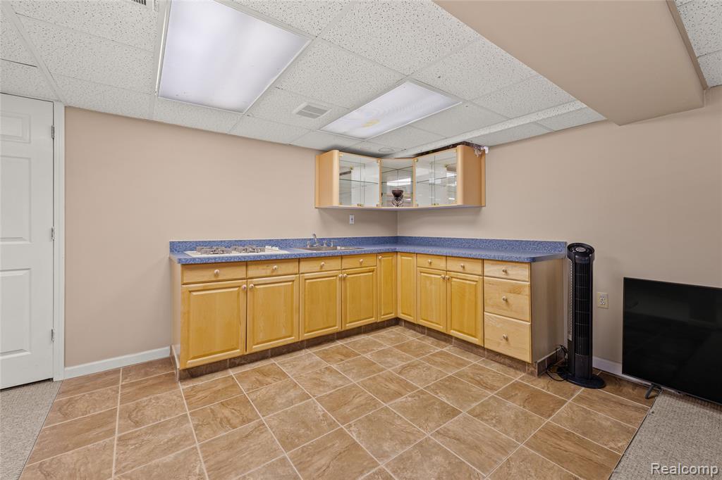 43505 Austin Drive, Sterling Heights, MI 48314 — Photo 37