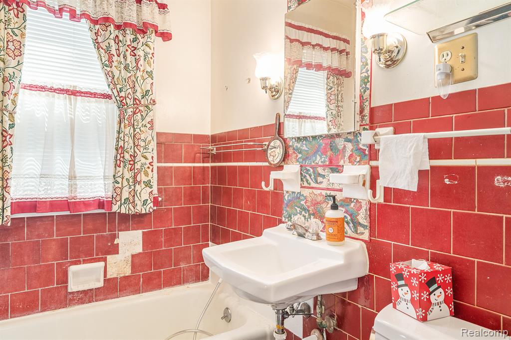 2327 FOSS Street, Ann Arbor, MI 48103 — Photo 9