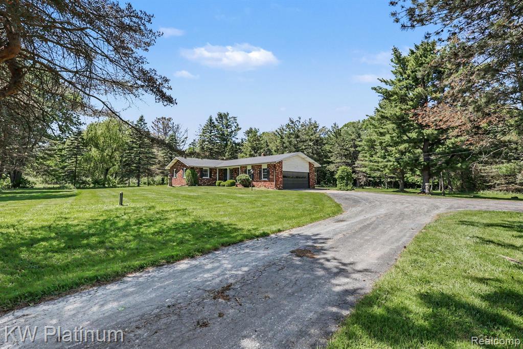 9474 Bartel Road, Columbus, MI — Photo 3