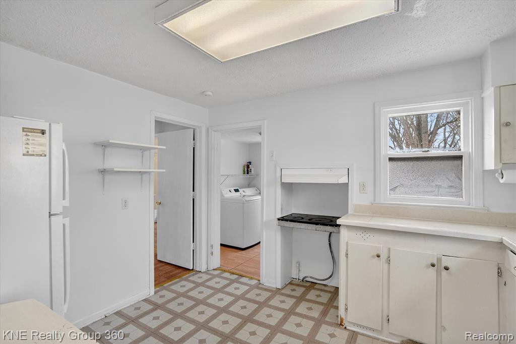 4928 Hughes Road, Lansing, MI 48910 — Photo 11