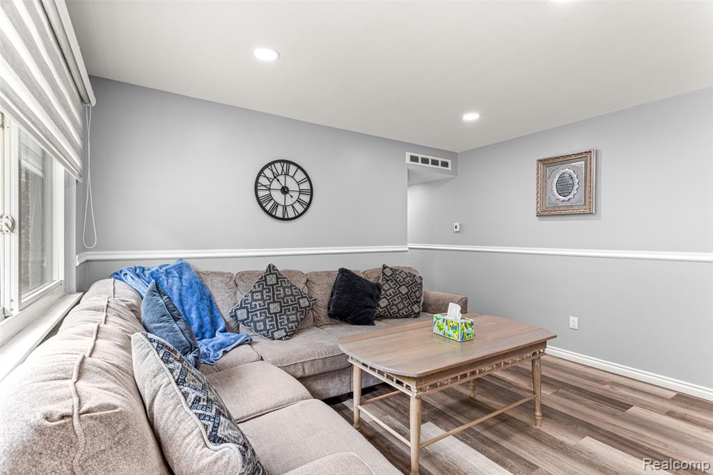 8039 Nightingale Street, Dearborn Heights, MI 48127 — Photo 5