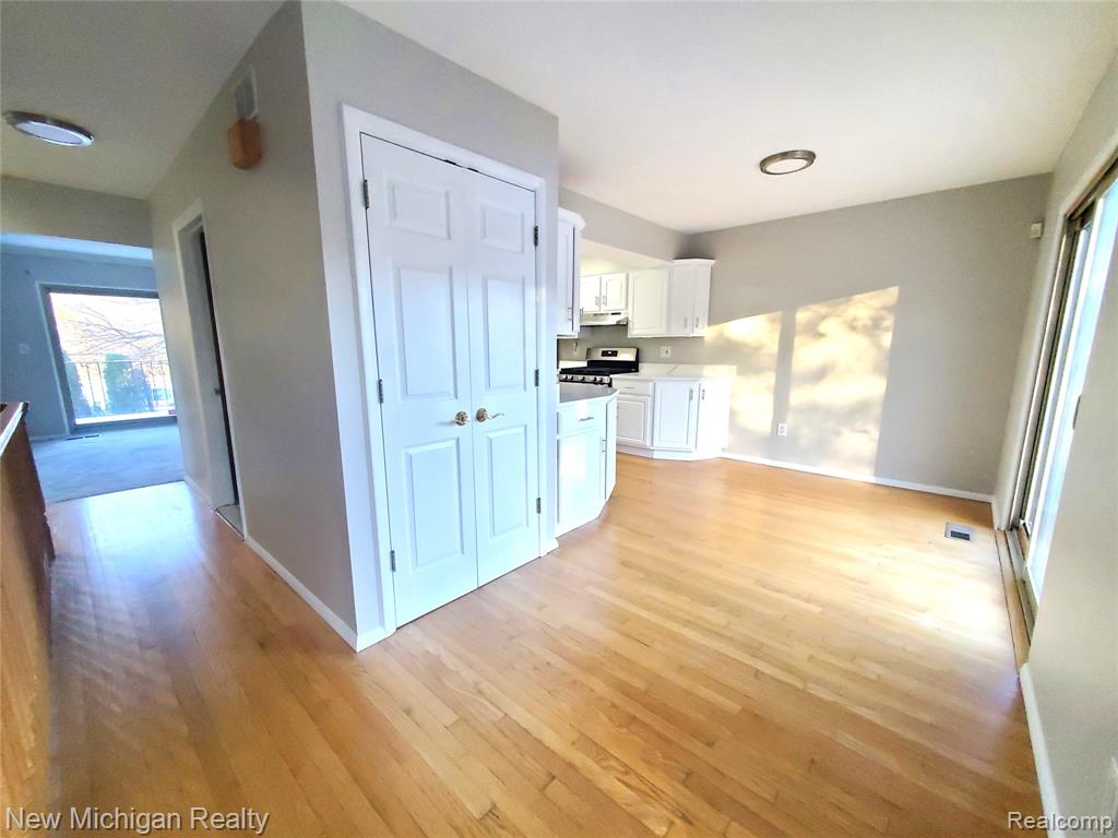 673 Oakbrook W, Rochester Hills, MI 48307 — Photo 5