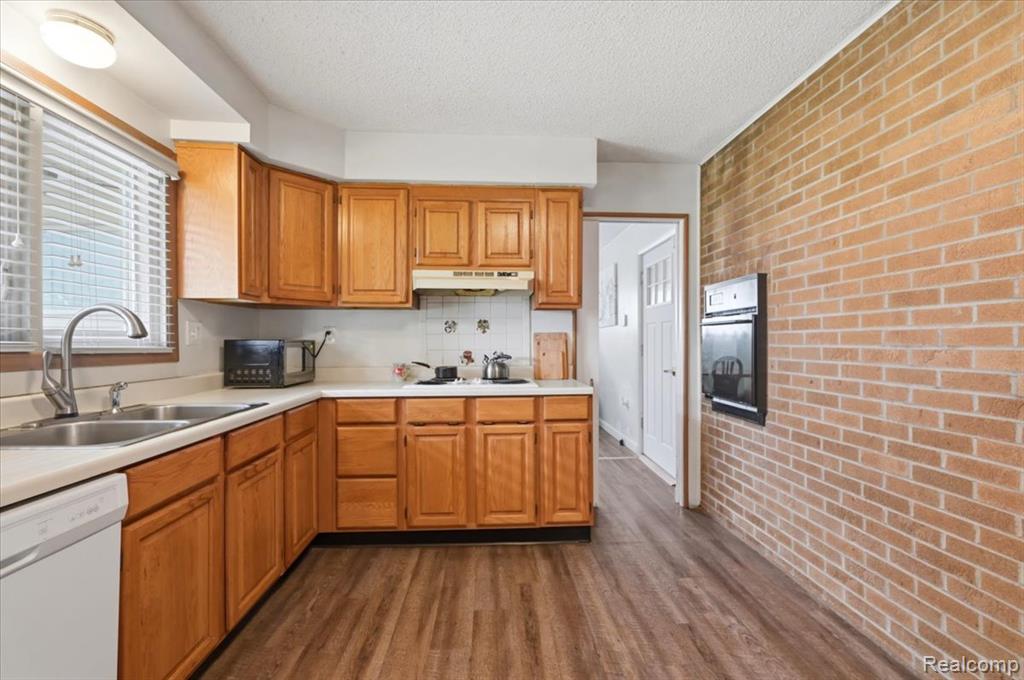 7439 Carrousel Boulevard, Westland, MI — Photo 10