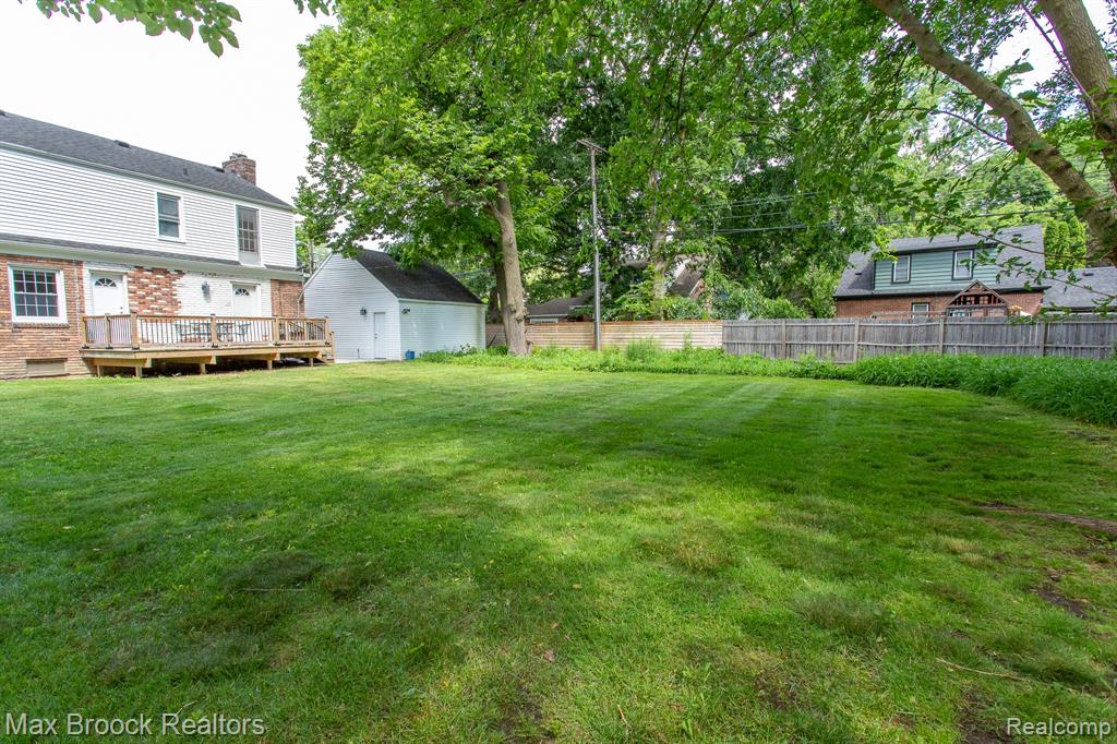 25830 Berkley Avenue, Huntington Woods, MI — Photo 41