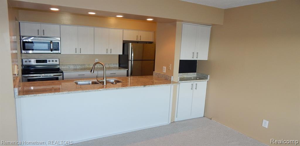 812 cliffs Drive, Ypsilanti, MI 48198 — Photo 7