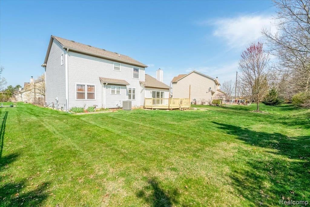 9429 MADISON Drive, Belleville, MI 48111 — Photo 33