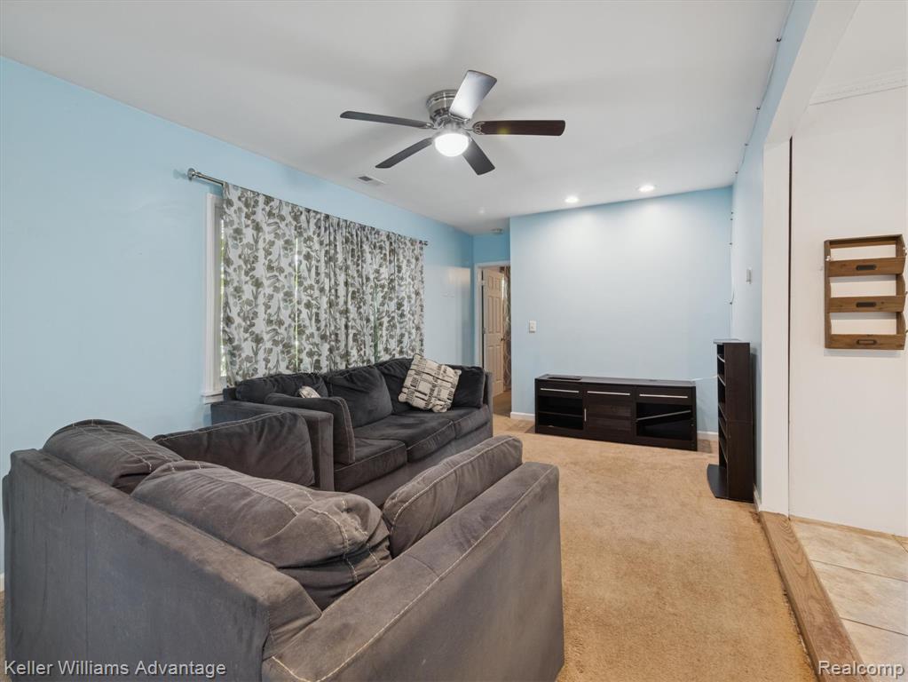 6008 Burroughs Avenue, Sterling Heights, MI 48314 — Photo 7